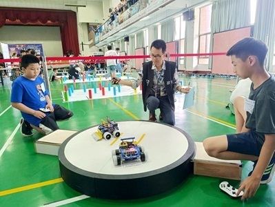 機器人讓孩子發光！正修科大點燃智慧機器人的學習熱潮